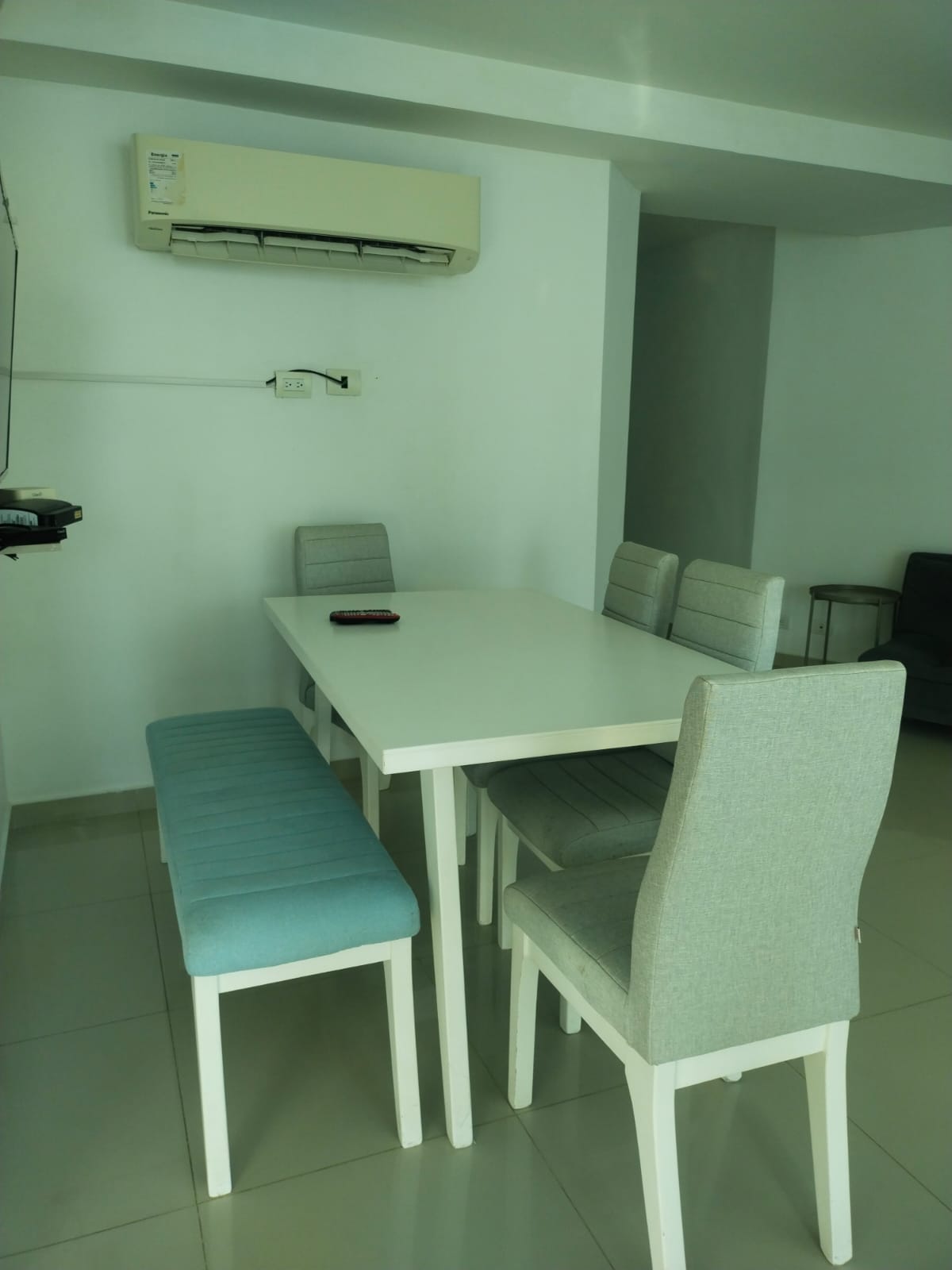 Comedor y sala del apartamento en Cartagena