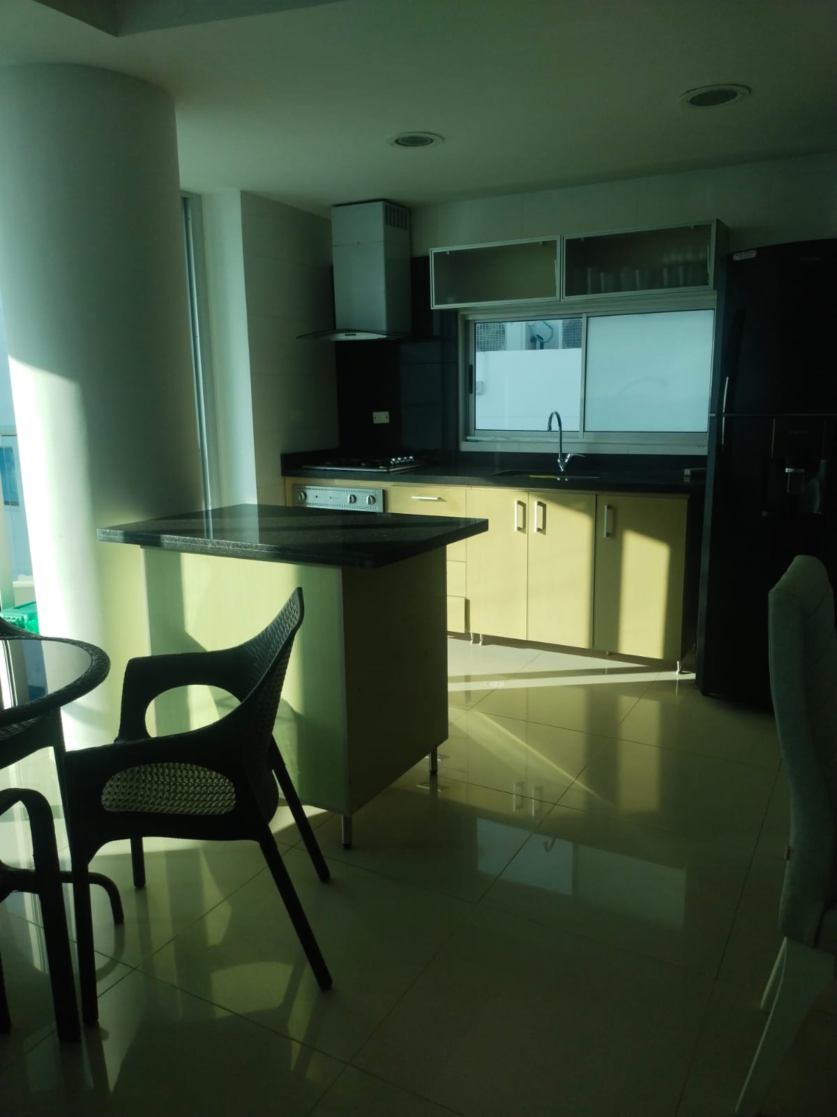 Cocina equipada del apartamento en Cartagena