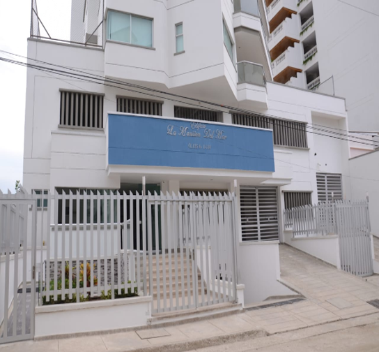 Fachada del edificio La Mansión del Mar